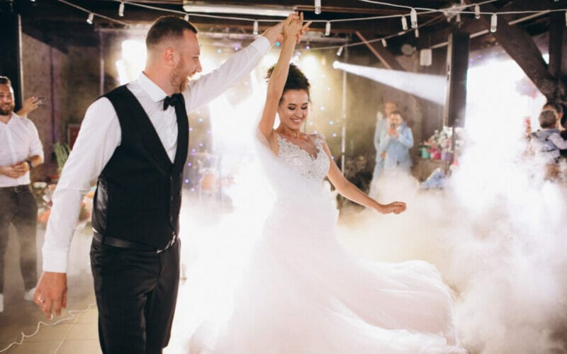 Dansul mirilor si cum poti invata sa dansezi cand nu te pricepi