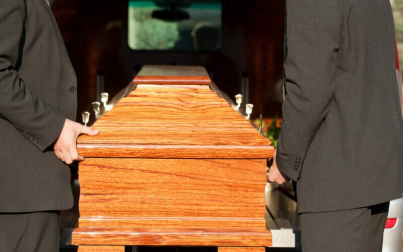 Cum se face transportul funerar?