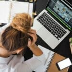 Cum să gestionezi stresul la locul de muncă de acasă? Descoperă aici 3 tehnici pentru a reduce stresul la lucrul de acasă