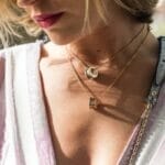 Accesorii care nu trebuie să îți lipsească din garderobă în sezonul petrecerilor