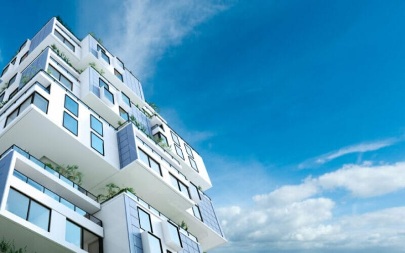 Beneficiile de a locui la ultimul etaj – Priveliști panoramice și liniște deplină
