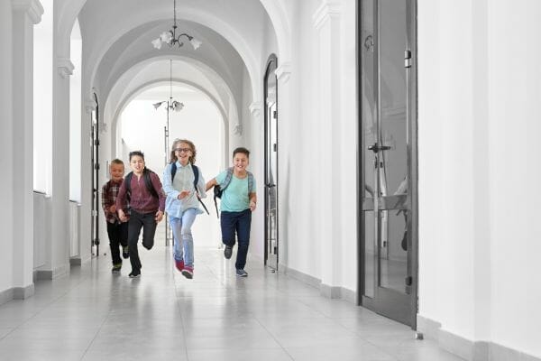 Școli private București: păreri și impresii ale părinților și elevilor