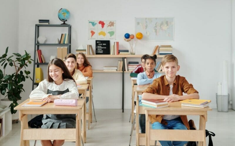 5 rechizite necesare pentru începerea anului școlar