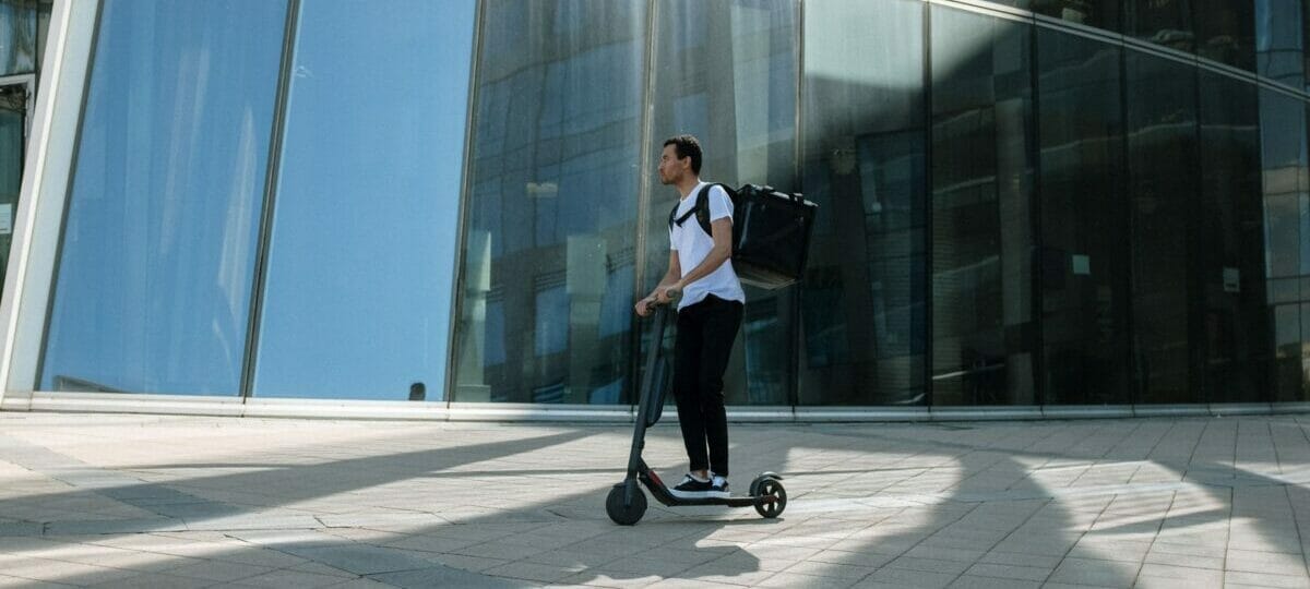 3 motive pentru care să alegi să te deplasezi într-un mod sustenabil. Electricitatea este viitorul!