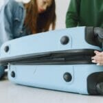 Cum să-ți faci bagajul pentru vacanță? Tot ce ai nevoie pentru o săptămână la mare