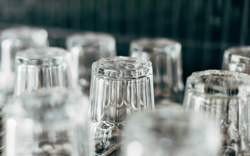 Cum să preveniți paharele neclare după spălarea vaselor