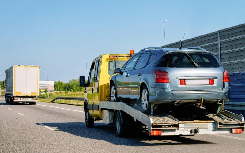 Care sunt echipamentele esențiale pentru o tractare auto în siguranță?