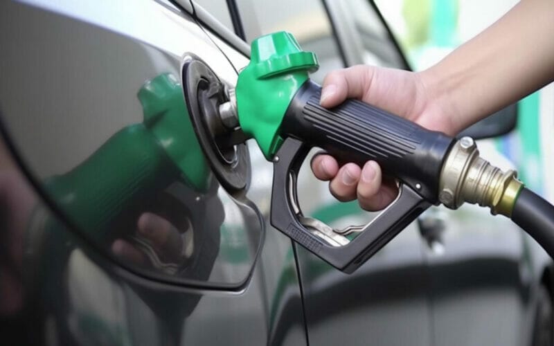 Ce Mașini Folosesc AdBlue: Rolul Lichidului Reducător de Emisii în Vehiculele Diesel
