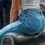 Cum poți obține cele mai interesante ținute cu o pereche de jeanși clasici