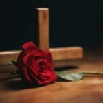 Cum Te Ajută Firmele de Pompe Funebre la Înmormântări: Rolul Lor Esențial în Timpuri Dificile