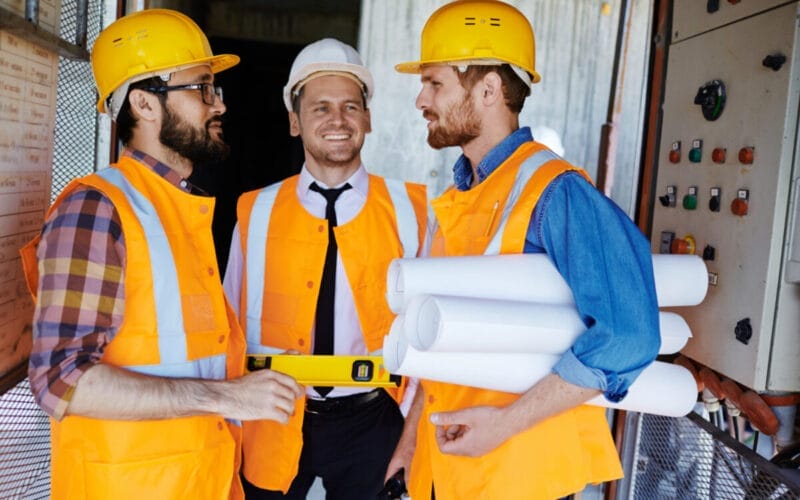Cum alegi echipele cu care să lucrezi pentru construcții