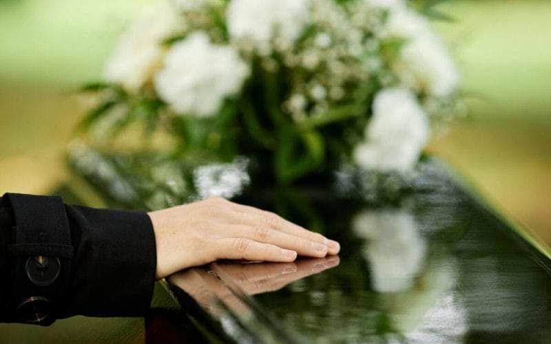 De Ce Este Important Ca Înmormântarea Să Fie Tradițională
