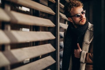 TOP CINCI idei de ținute de iarnă cu blugi pentru bărbații care adoptă stilul business casual