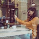 Avantajele aparatelor de cafea pentru spații publice care au display digital