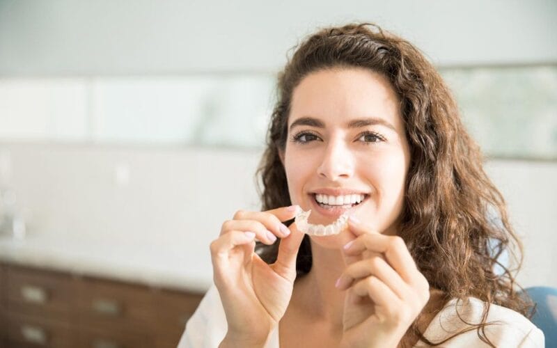 Beneficiile aparatelor dentare invizibile