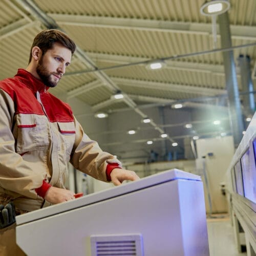 Care sunt principalele tipuri de mașini CNC?