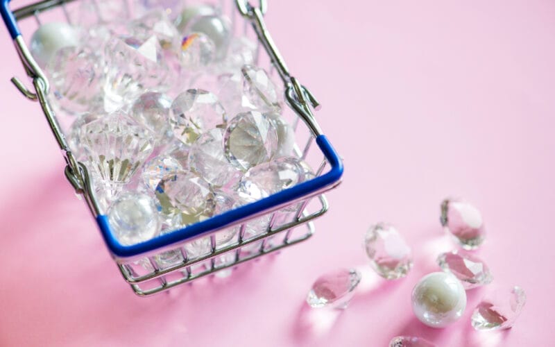 Pot cumpăra cristale Swarovski la vrac pentru proiectele mele DIY?