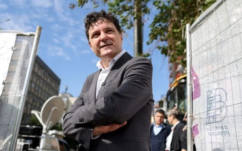 Liderul care a ieșit în stradă înainte să urce la tribună