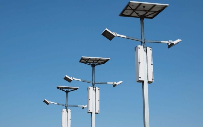 Cum să alegi stâlpii metalici de iluminat potriviți pentru spații logistice?