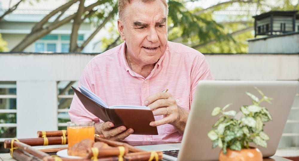 Ce calificări trebuie să aibă personalul unui cămin de bătrâni?