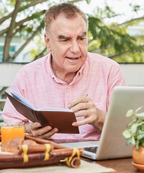 Ce calificări trebuie să aibă personalul unui cămin de bătrâni?