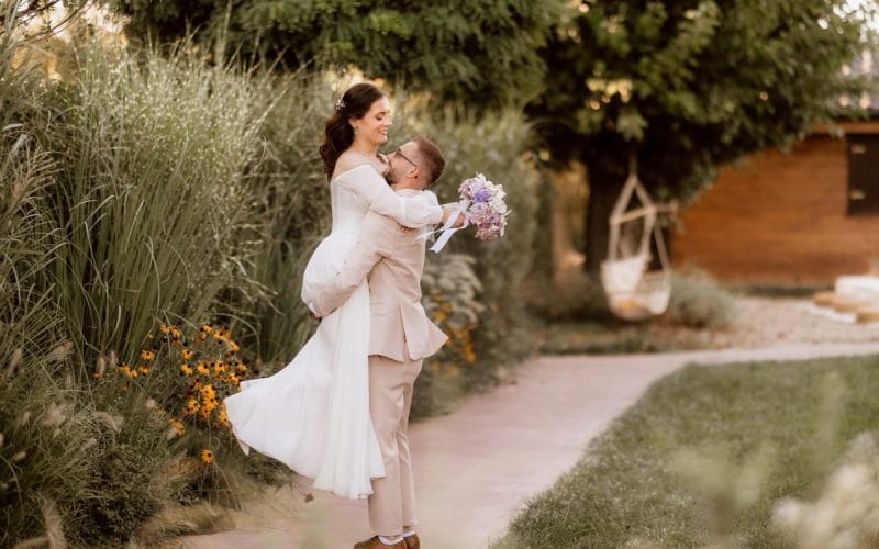 Fotografia de nuntă explicată simplu: ce presupune cu adevărat această alegere