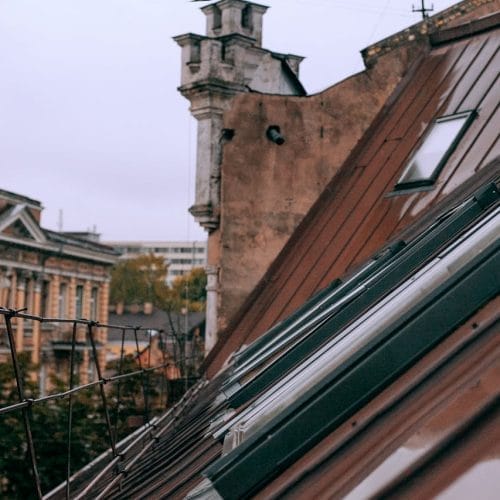 Comparatie intre eleganta clasica din tabla faltuita si inovatia de tabla click