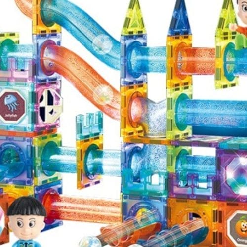 Învățare prin joacă. De ce sunt educative seturile de construcții magnetice?