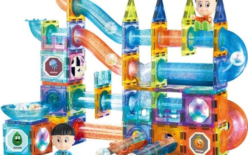 Învățare prin joacă. De ce sunt educative seturile de construcții magnetice?