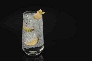 Secretul unui gin tonic perfect: Ordinea ingredientelor