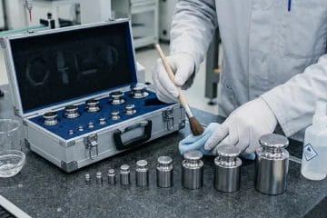 Curățarea corectă a greutăților de calibrare din inox | Ghid