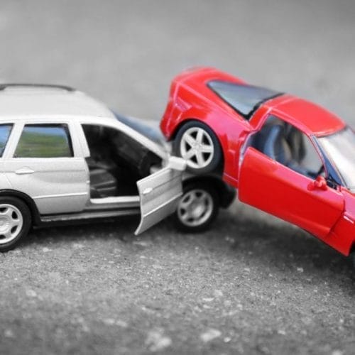 ​Ai fost într-o mașină implicată într-un accident? Ce trebuie să știi despre despăgubiri