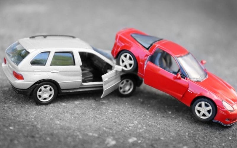 ​Ai fost într-o mașină implicată într-un accident? Ce trebuie să știi despre despăgubiri